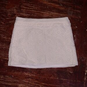 This is a crochet short skirt perfect for summer and girls/teens